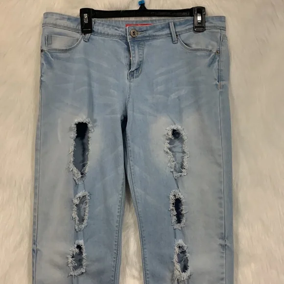 Elite Jeans, Women’s Ripped light wash hollow out sz 13/14 - Picture 2 of 8